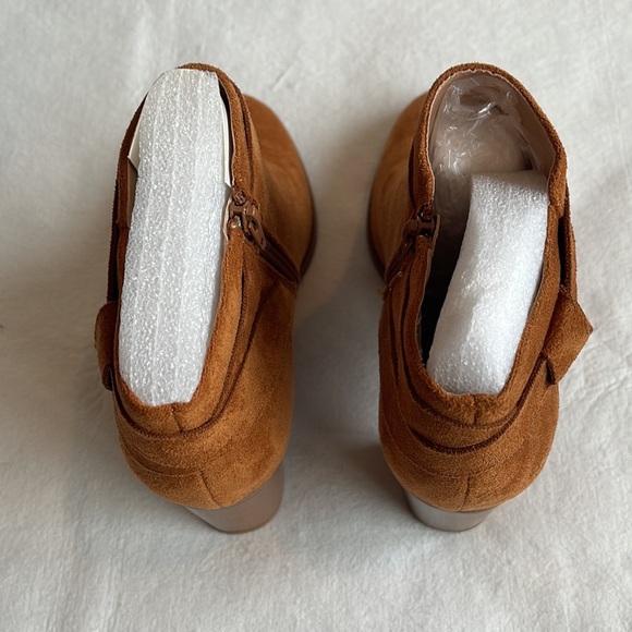 NWT PiePieBuy Tie Knot Chelsea Closed Toe Stacked Heel Booties - Picture 8 of 12